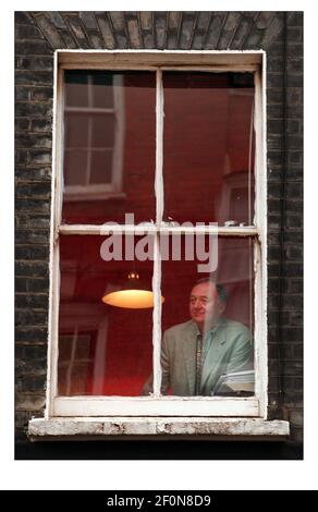 Ken Livingstone London Mayoral Candidate, Mai 2000in sein Büro am Vorabend der Londoner Bürgermeisterwahl. Stockfoto