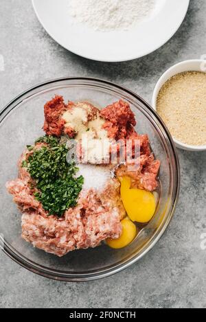 Zutaten für italienische Fleischbällchen Stockfoto