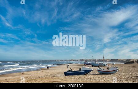 Küstenfischboote Schiffe am Vorupoer Strand in Westdänemark Stockfoto