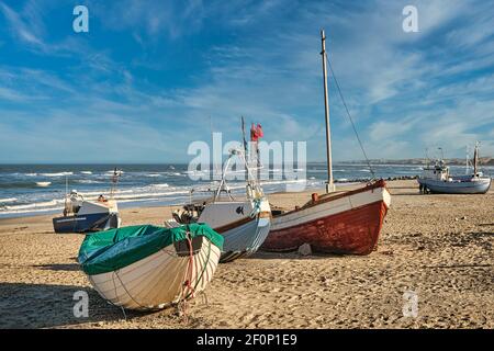 Küstenfischboote Schiffe am Vorupoer Strand in Westdänemark Stockfoto