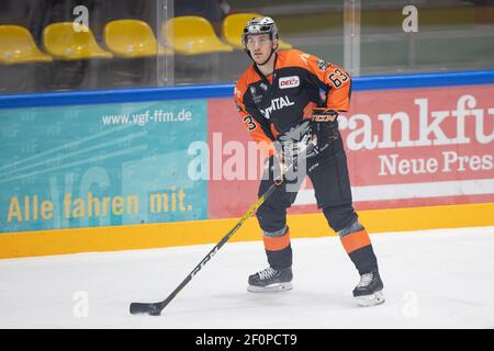 06. März 2021, Hessen, Frankfurt/Main: Maximilian Faber (Loewen Frankfurt, 63). DEL 2 Eishockeyspiel zwischen den Loewen Frankfurt und den Bayreuther Tigern am 6. März in der Eissporthalle Frankfurt am Main. Foto: Jürgen Kessler/dpa Stockfoto