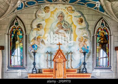 Der Altar der italienischen Kapelle auf Lamb Holm, Orkney. Stockfoto