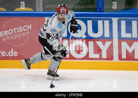 06. März 2021, Hessen, Frankfurt/Main: Ville Jaervelaeinen (Bayreuth Tigers, 20). DEL 2 Eishockeyspiel zwischen den Loewen Frankfurt und den Bayreuther Tigern am 6. März in der Eissporthalle Frankfurt am Main. Foto: Jürgen Kessler/dpa Stockfoto