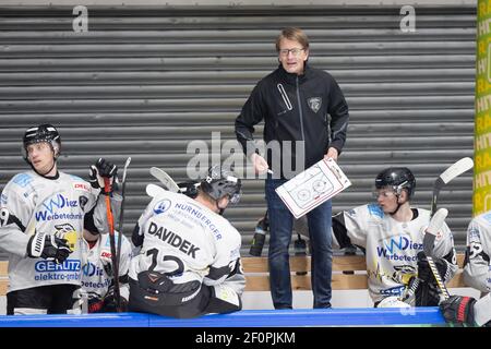 06. März 2021, Hessen, Frankfurt/Main: Trainer Petri Kujala (Bayreuth Tigers). DEL 2 Eishockeyspiel zwischen den Loewen Frankfurt und den Bayreuther Tigern am 6. März in der Eissporthalle Frankfurt am Main. Foto: Jürgen Kessler/dpa Stockfoto