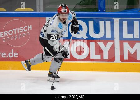 06. März 2021, Hessen, Frankfurt/Main: Ville Jaervelaeinen (Bayreuth Tigers, 20). DEL 2 Eishockeyspiel zwischen den Loewen Frankfurt und den Bayreuther Tigern am 6. März in der Eissporthalle Frankfurt am Main. Foto: Jürgen Kessler/dpa Stockfoto