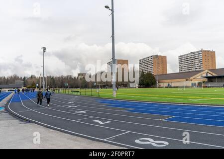 Bewohner zu Fuß in den Minoru Park, Oval Field während covid-19 Pandemie Periode. Stockfoto