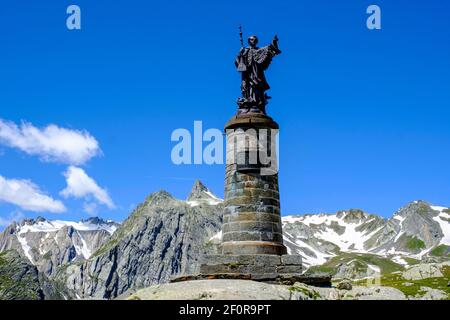 St. Bernhard von Clairvaux, Statue von St. Bernard, Grand Saint-Bernard, Great St. Bernard Pass, Col du Grand-Saint-Bernard, Colle del Gran San Stockfoto