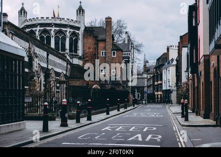 London, UK - März 2021 : Cloth Fair, Smithfield, London mit leeren Straßen in der dritten nationalen Sperre Stockfoto