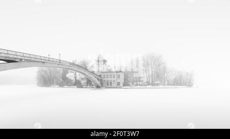 Die Abteibrücke verbindet Berlin Treptow Koepenick über die Spree Mit der Isle of Youth Stockfoto