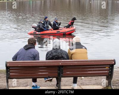 Ein Suchteam setzt die Suche nach der vermissten Frau Sarah Everard auf Clapham Common am 7th. März 2021 fort, die beim Heimgehen verschwand Stockfoto