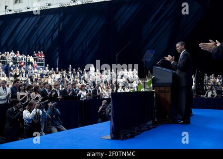 Präsident Barack Obama nimmt an der Abschlussfeier der New Economic School am 7 2009. Juli Teil und hält seine Bemerkungen. Stockfoto