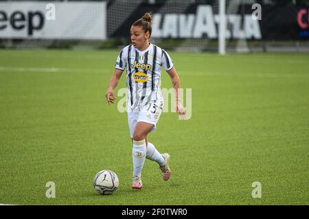 Lisa Boattin von Juventus gesehen in Aktion während der Women Serie EIN Fußballspiel zwischen Juventus Frauen und AC Mailand Frauen. (Endstand; Juventus Frauen 4:1 AC Mailand Frauen) Stockfoto