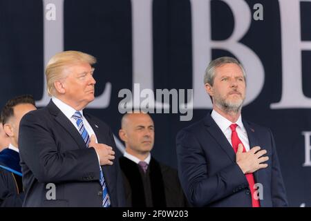 Donald Trump hält bei der Eröffnungszeremonie der Liberty University Bemerkungen. Stockfoto