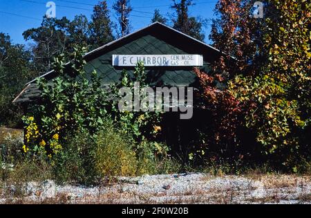 FC. Hafen Tankstelle Wrack Route 8 Tremont Mississippi ca. 1980 Stockfoto