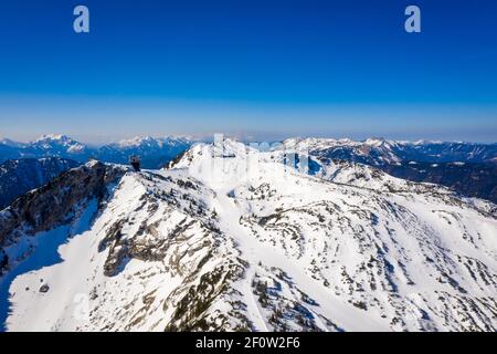 Hochkar Skigebiet in Niederösterreich im Winter. Luftaufnahme zu den Bergen bei Göstling. Stockfoto