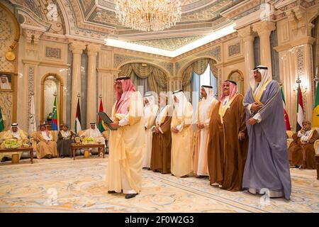 Eine Delegation der Führer des Kooperationsrates für die arabischen Staaten der Golfstaaten wird am Sonntag, den 21 2017. Mai im King Abdulaziz Conference Center in Riad, Saudi-Arabien, zu sehen sein, während sie sich darauf vorbereiten, dem US-Außenminister Rex Tillerson eine Vereinbarung über die Einigung vorzulegen. Stockfoto