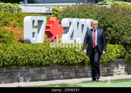 Präsident Donald Trump kommt am 8 2018. Juni bei der offiziellen G-7-Begrüßung an und wird vom kanadischen Premierminister Justin Trudeau und seiner Frau Sophie Gregoire Trudeau im Fairmont Le Manoir Richelieu in Charlevoix, Kanada, begrüßt. Stockfoto