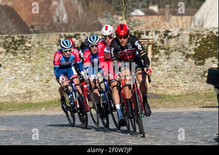 Der Abbrecher mit dem belgischen Rennfahrer Philippe Gilbert (LOTTO Soudal), dem Franzosen Anthony Perez (COFIDIS), dem Briten Christopher Lawless und dem Franzosen Fabien Doubay (TOTAL direct energie) und dem Italiener Stefano Oldani (Lotto Soudal) , während der ersten Etappe der 2021 Paris Nizza, einem Kreis um die Stadt Saint Cyr l'Ecole. Les Mesnuls, Frankreich, 7th. März 2021. Stockfoto