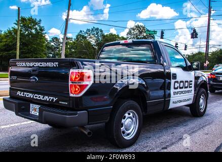 DeKalb County, GA / USA - 07 27 20: Fulton County Code Enforcement Vehicle Stockfoto