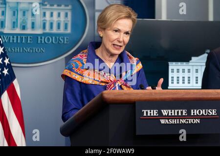 Deborah Birx, Koordinatorin der Coronavirus Task Force, hält am 8 2020. April im James S. Brady Press Briefing Room des Weißen Hauses Bemerkungen während einer Coronavirus Update Briefing. Stockfoto