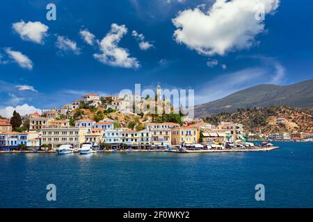Griechische Stadt Poros an sonnigen Tag, Griechenland Stockfoto