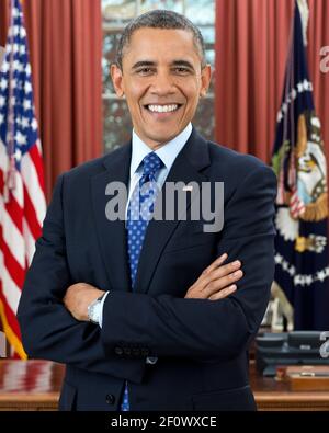 Präsident Barack Obama wird während eines Präsidentenportraits fotografiert, das für ein offizielles Foto im Oval Office Dez. 6 2012 sitzt. Stockfoto