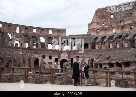 Präsident Barack Obama reist mit Barbara Nazzaro, Technischer Direktor und Architektin des Kolosseums, nach Rom, Italien, 27. März 2014. Stockfoto