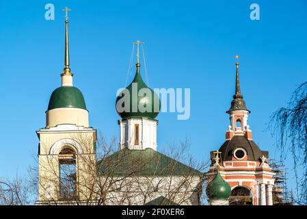 Maxim-Kathedrale und die Kirche St. Georg in Varvarka Street, Moskau, Russland Stockfoto