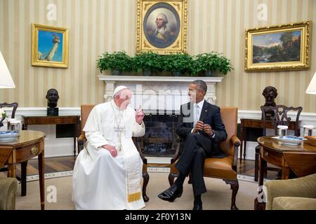 Reportage: Papst Franziskus spricht im Oval Office mit Präsident Barack Obama Stockfoto
