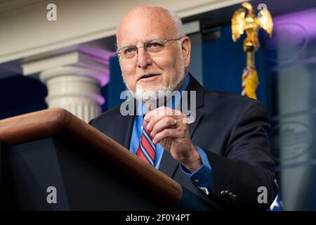 Dr. Robert R. Redfield, Direktor der Centers for Disease Control and Prevention, spricht bei einer Coronavirus-Update-Briefing am Mittwoch, den 22 2020. April im James S. Brady Press Briefing Room des Weißen Hauses. Stockfoto