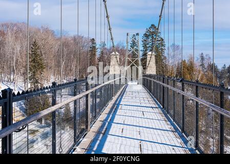 Winteransicht der Brücke über den Montmorency Fällen, in Quebec City. Stockfoto