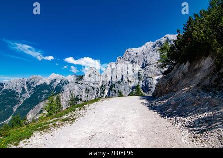 Panoramablick auf dem Weg zum Aussichtspunkt Vrsic, Vrsic Pass, Slowenien, Nationalpark Triglav Stockfoto