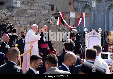 Mosul, Irak. März 2021, 07th. Papst Franziskus spricht am Sonntag, den 7. März 2021, auf dem Hosh al-Bieaa Kirchplatz in Mossul im Irak. Der Papst besuchte Gebiete, die vom IS schwer getroffen wurden. Foto von Murtaja Lateef/UPI Credit: UPI/Alamy Live News Stockfoto