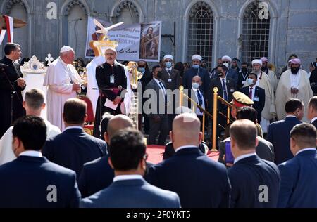 Mosul, Irak. März 2021, 07th. Papst Franziskus spricht am Sonntag, den 7. März 2021, auf dem Hosh al-Bieaa Kirchplatz in Mossul im Irak. Der Papst besuchte Gebiete, die vom IS schwer getroffen wurden. Foto von Murtaja Lateef/UPI Credit: UPI/Alamy Live News Stockfoto