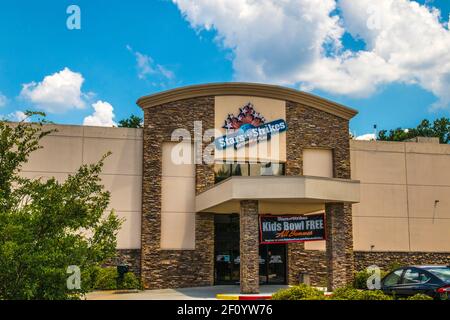 Snellville, GA / USA - 07 20 20: Stars and Strikes Bowling und Spiele Stockfoto