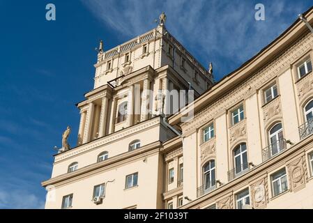 Wohnhäuser stalinistische Architektur am Leninsky Prospekt in Moskau, Russland Stockfoto