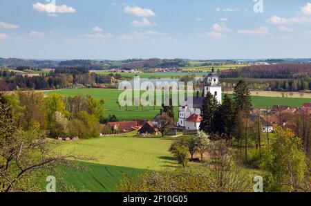 Netin Dorf, Frühlingsansicht vom böhmischen und mährischen Hochland, Tschechische Republik Stockfoto