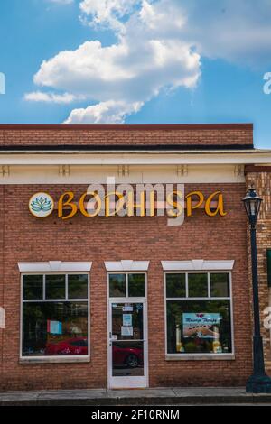 Snellville, GA / USA - 07 20 20: Bodhi Spa Eingang und Schild Stockfoto