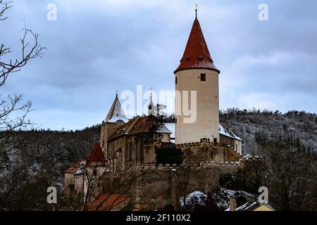 Schloss Krivoklat und sein dominanter Turm, Tschechische republik Stockfoto