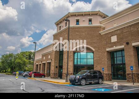 Snellville, GA / USA - 07 15 20: LA Fitness Gebäude, geöffnet während des Covid-19 Stockfoto