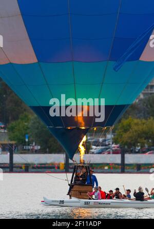 Canberra, ACT, Australien, 08. März 2021. Das Canberra Balloon Spectacular, früher bekannt als Canberra Balloon Festival, ist ein jährliches Heißluftballonfestival, das auf den Rasenflächen des alten Parliament House in Canberra, Australien, stattfindet. Quelle: Darren Weinert/Alamy Live News Stockfoto