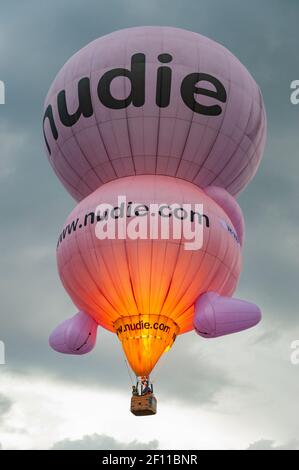 Canberra, ACT, Australien, 08. März 2021. Das Canberra Balloon Spectacular, früher bekannt als Canberra Balloon Festival, ist ein jährliches Heißluftballonfestival, das auf den Rasenflächen des alten Parliament House in Canberra, Australien, stattfindet. Quelle: Darren Weinert/Alamy Live News Stockfoto