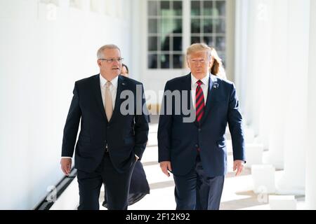 Präsident Donald Trump geht mit dem australischen Premierminister Scott Morrison am Freitag, den 20 2019. September, die West Wing Colonnade entlang auf dem Weg zum Oval Office des Weißen Hauses. Stockfoto