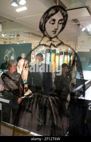 Präsident Barack Obama besucht das Besucherzentrum des Women’s Rights National Historical Park in Seneca Falls, N.Y., 22. August 2013. Stockfoto