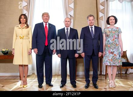 Präsident Donald Trump und First Lady Melania Trump mit Präsident Wladimir Putin von der Russischen Föderation und Präsident Sauli NiinistÃ¶ Und Jenni Haukio aus Finnland / Juli 16 2018 Helsinki Finnland Stockfoto