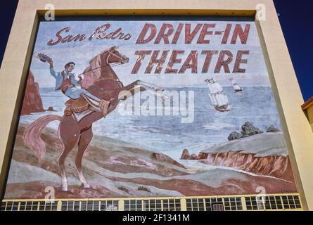 San Pedro Drive-in Theater Weitwinkel geradlinige Ansicht des Wandbildes selbst Gaffey Street San Pedro Los Angeles Kalifornien Ca. 1979 Stockfoto