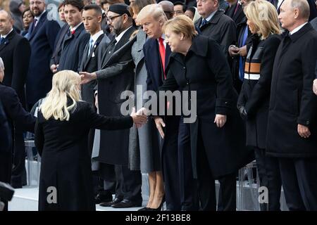 Präsident Donald Trump und First Lady Melania Trump nehmen an der Hundertjahrfeier des Waffenstillstandstages 1918 am Sonntag, den 11 2018. November im Arc de Triomphe in Paris Teil. Stockfoto