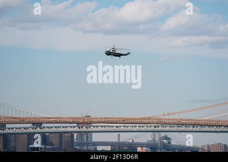 Marine One trägt Präsident Donald Trump nähert sich für eine Landung am 16 2019. Mai in der New York City Landezone. Stockfoto