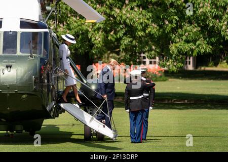 Präsident Donald Trump und First Lady Melania Trump steigen am 3 2019. Juni in London am Buckingham Palace in Marine One aus. Stockfoto
