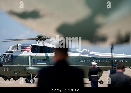 Marine One mit Präsident Donald Trump landet auf der Joint Base Andrews MD. Mittwoch, 26 2019. Juni, für seine Reise nach Japan. Stockfoto